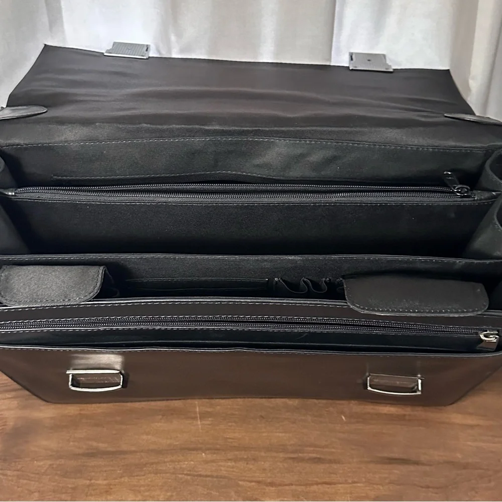 Wilsons Leather Pelle Studio Leather Messenger Bag Briefcase Satchel Black